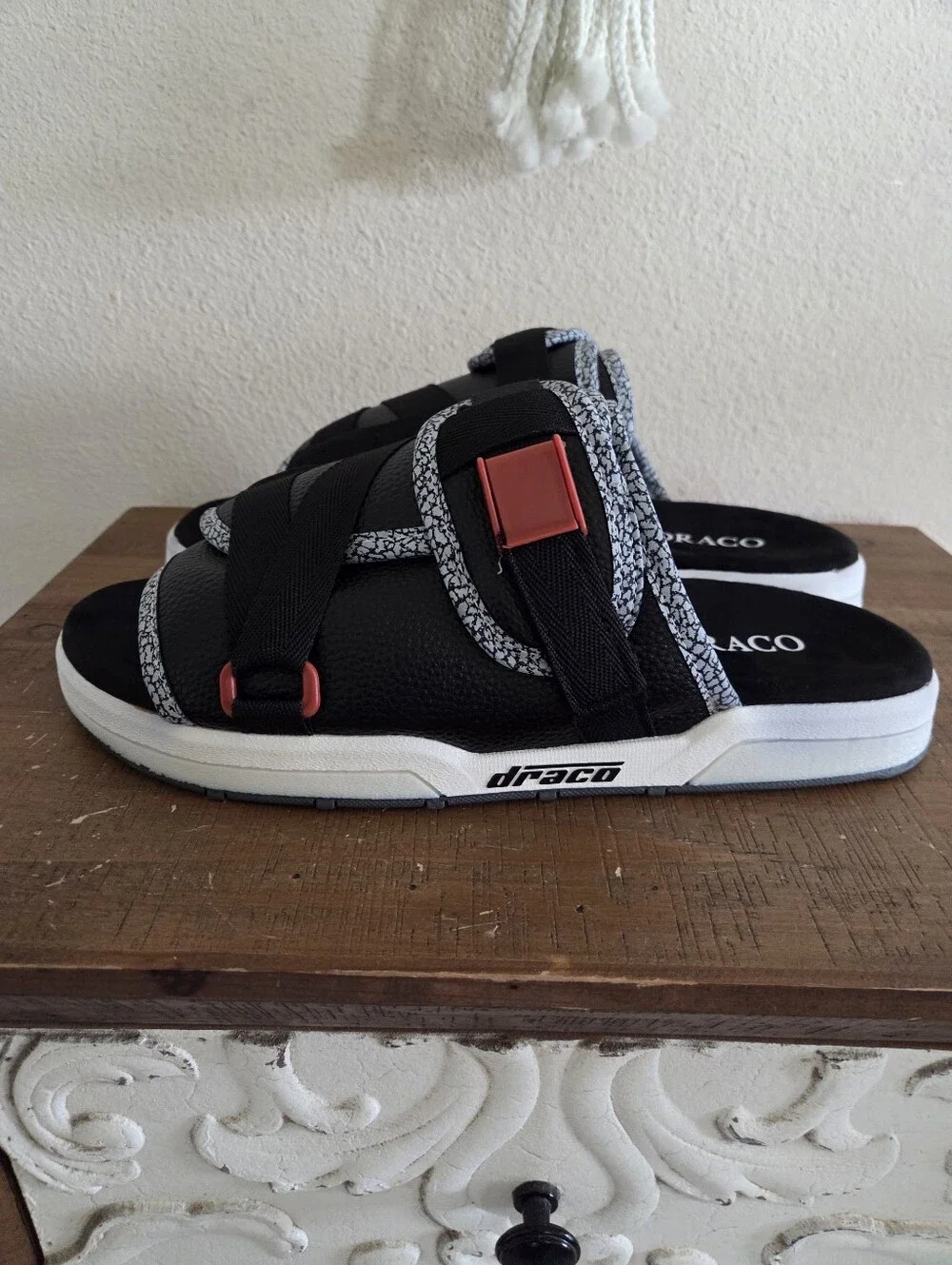 Dracos Mens Red Cement Size 11-12 NWT